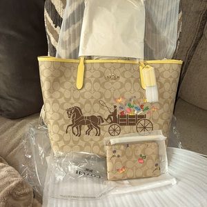 COACH+POUCH LGTOTE WITH SMALL ZIP POUCH TO MATCH ALL TAGS ATTACHED FROM PURCHASE